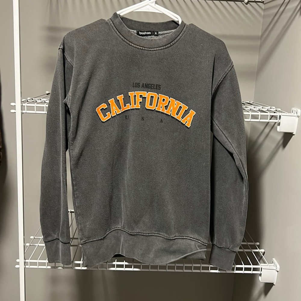 NWOT * BooHoo Grey Los Angeles Crewneck Size Small